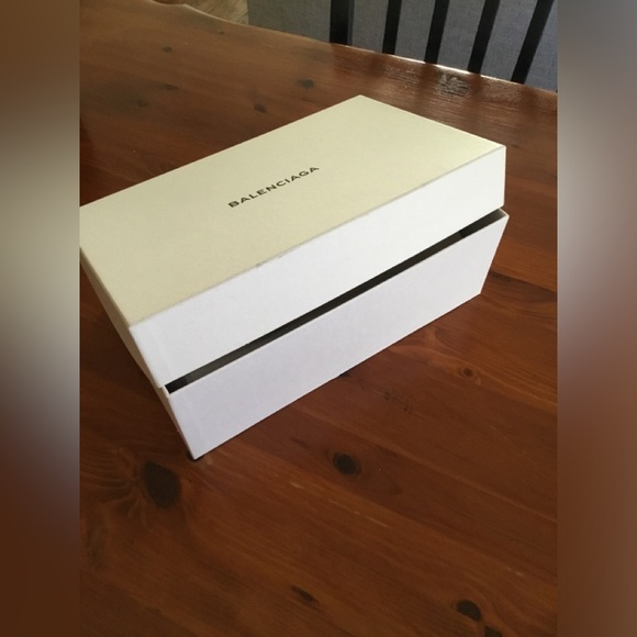 BALENCIAGA EMPTY BOX W/1 NEW DUST BAG SOME TISSUE-FINAL PRICE - Picture 7 of 16